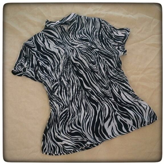 SUNNY LEIGH Womens Animal Print Blouse Black and White Short Sleeve Top Size L - Picture 7 of 8